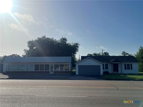 1701-1703 N Esplanade Cuero TX 77954