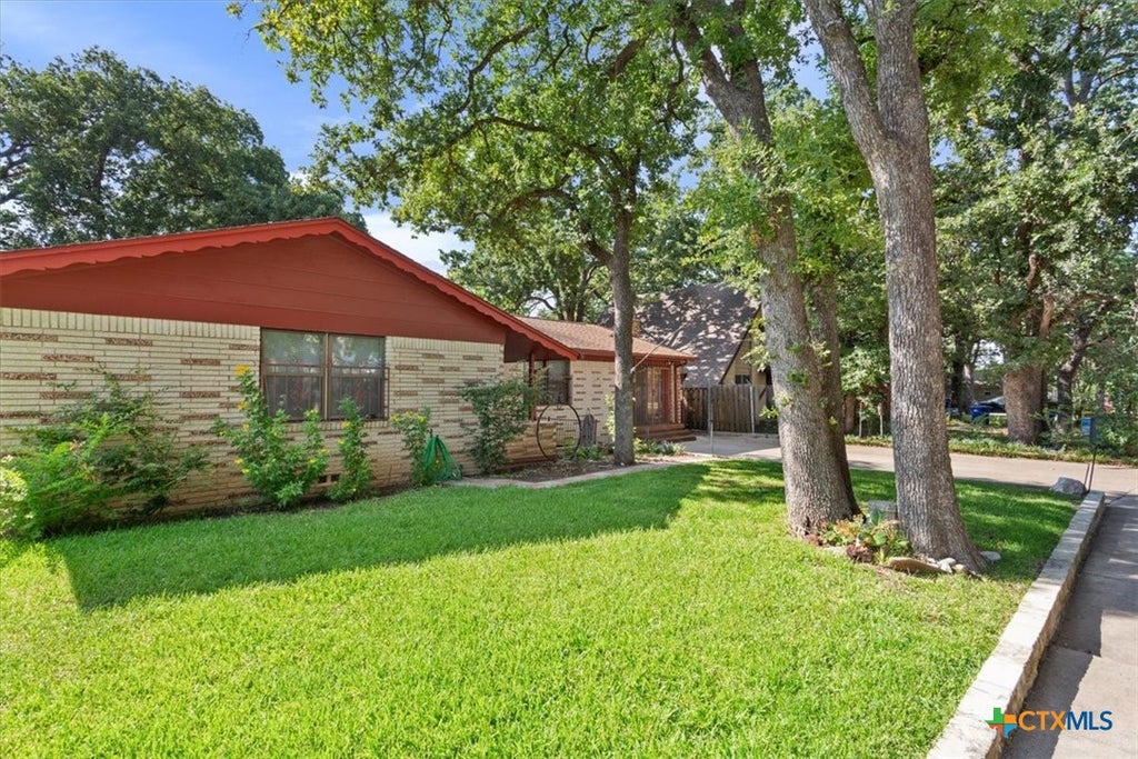Photo of 414 Oak Street, Copperas Cove, TX 76522 (MLS # 622755)