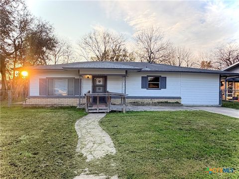 Photo of 2304 Louise Street, Seguin, TX 78155 (MLS # 601188)