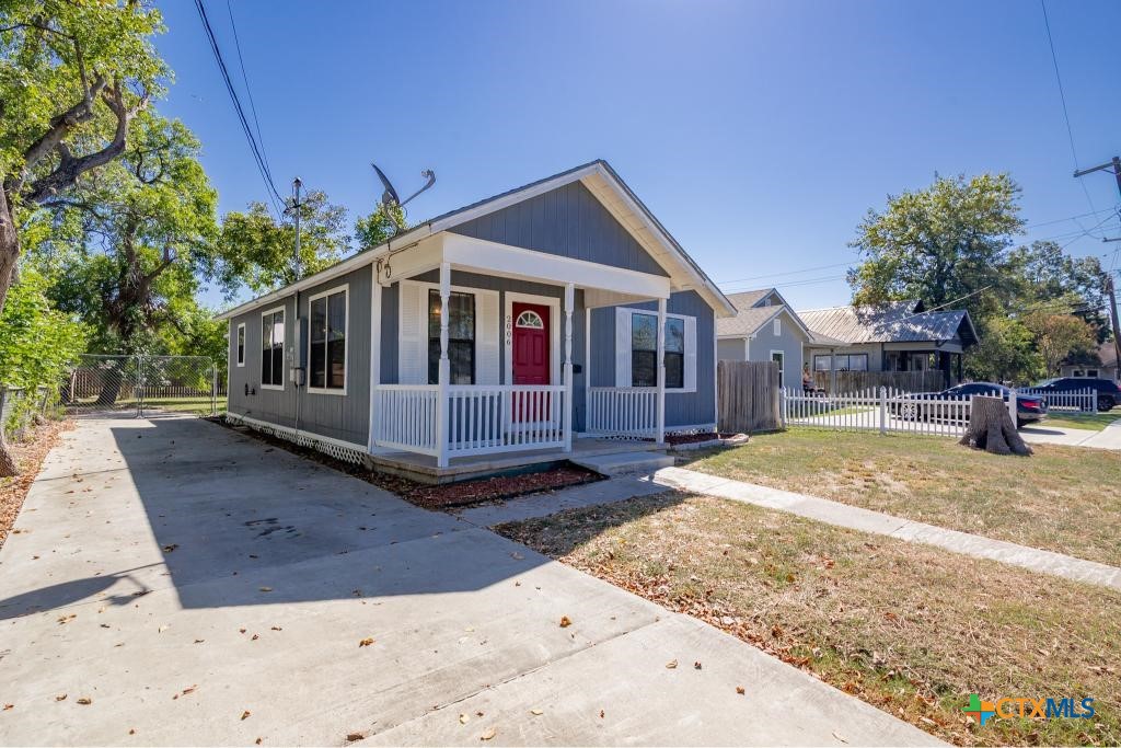 2006 N Jecker Street