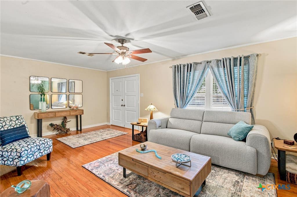 Photo of 404 Cherokee Lane, Victoria, TX 77901 (MLS # 623098)