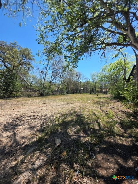 941 Matamoros Street Seguin TX 78155