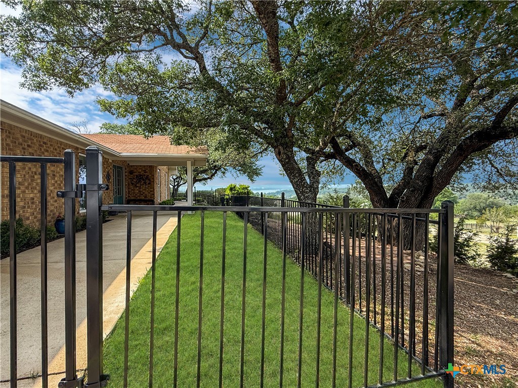 2237 Apache Drive
