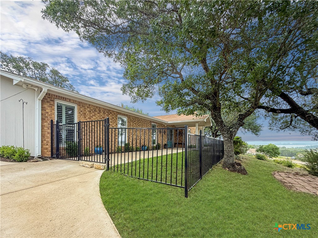 2237 Apache Drive
