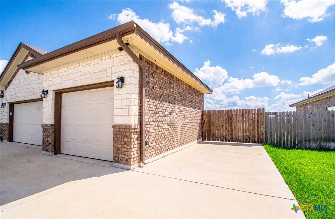 2029 Catkins Lane