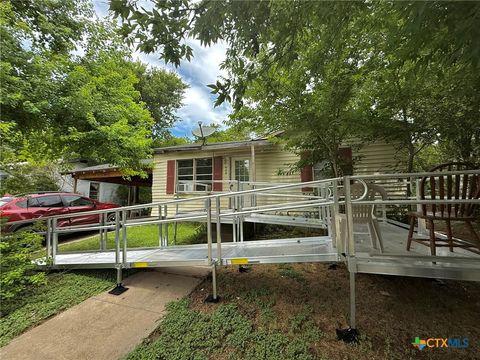 Photo of 1428 E Avenue E Ave, Temple, TX 76501 (MLS # 604770)