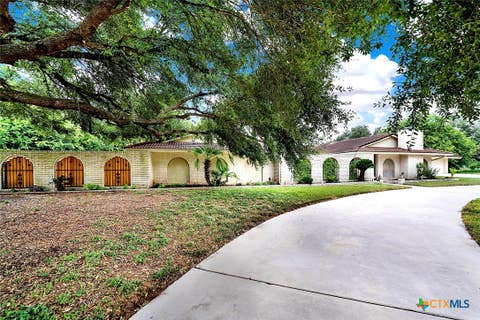 Photo of 5 Augusta Drive, Seguin, TX 78155 (MLS # 622158)