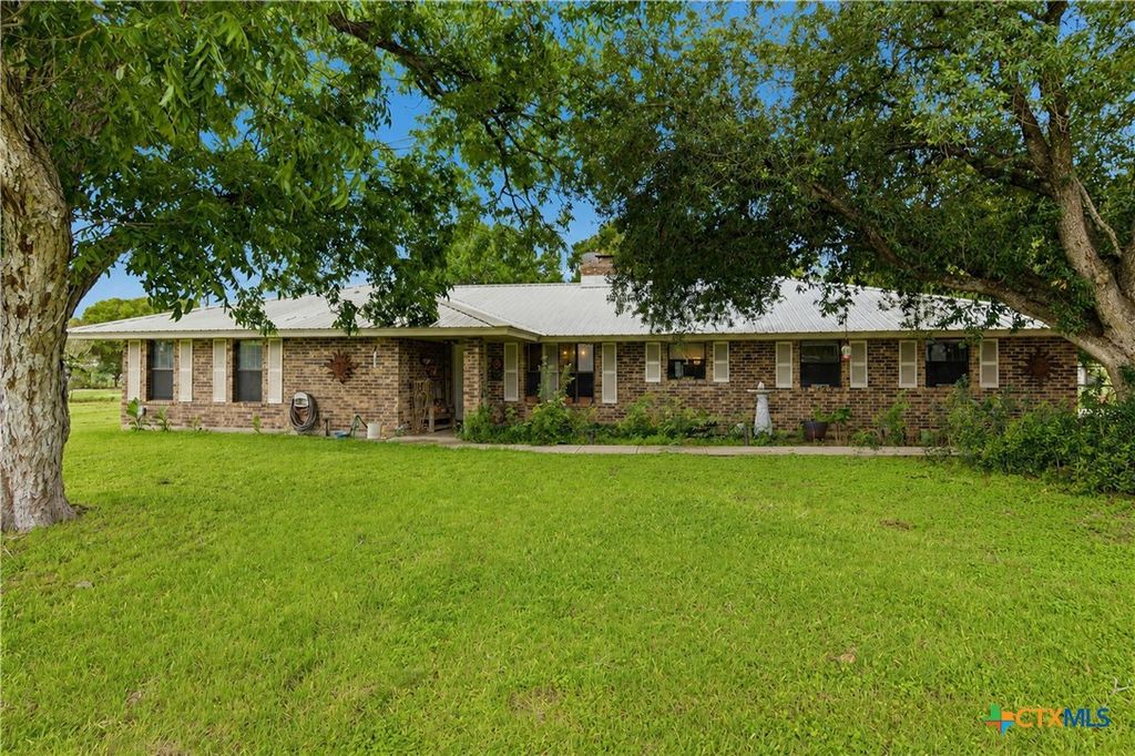 Photo of 5032 S Santa Clara Road, Seguin, TX 78155 (MLS # 614996)