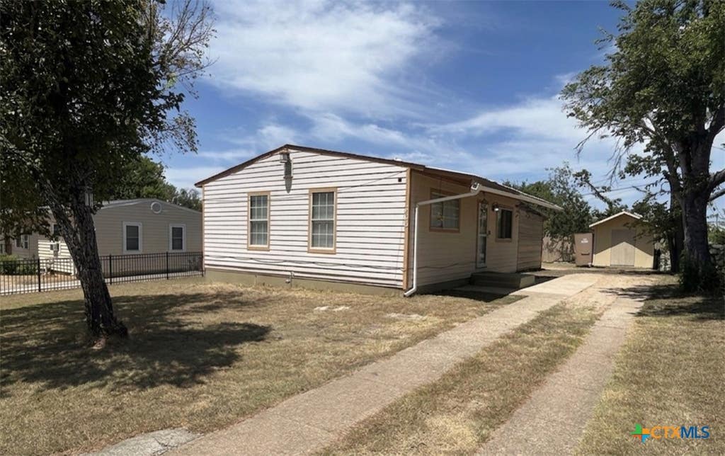 Photo of 303 Collins Avenue, Killeen, TX 76541 (MLS # 622719)