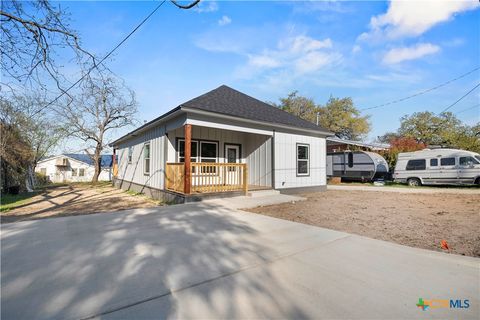 Photo of 214 Spindletop Street, Gatesville, TX 76528 (MLS # 608101)