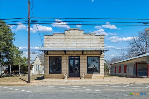 606 High Street Comfort TX 77318