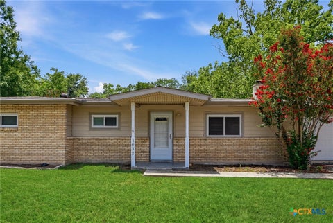 Photo of 1032 S Mesquite Avenue, New Braunfels, TX 78130 (MLS # 619231)