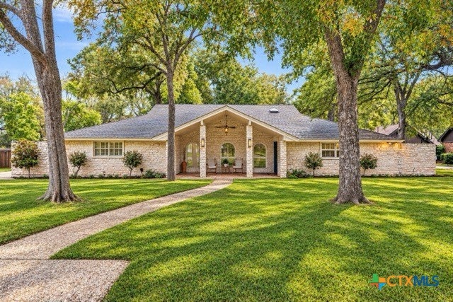 2820 Pecan Valley Drive