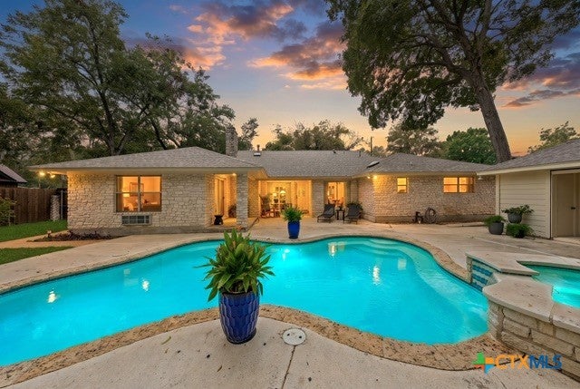 2820 Pecan Valley Drive