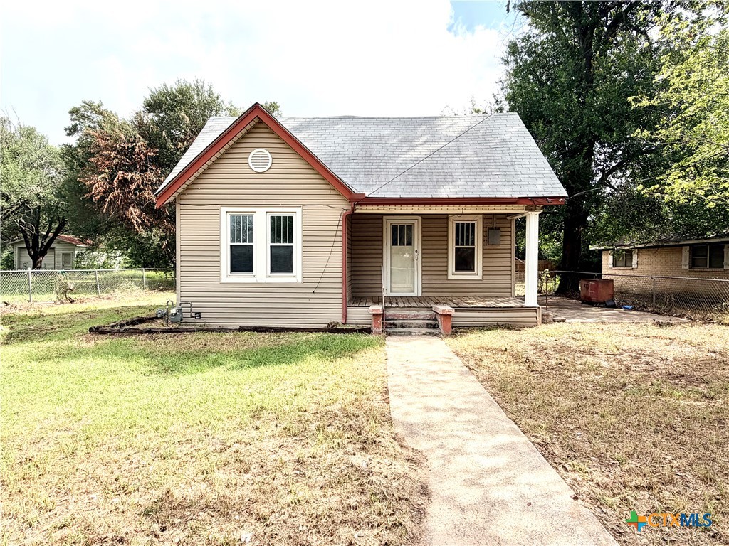 Photo 1 of 14 — 702 E 18th Street, Cameron, TX 76520