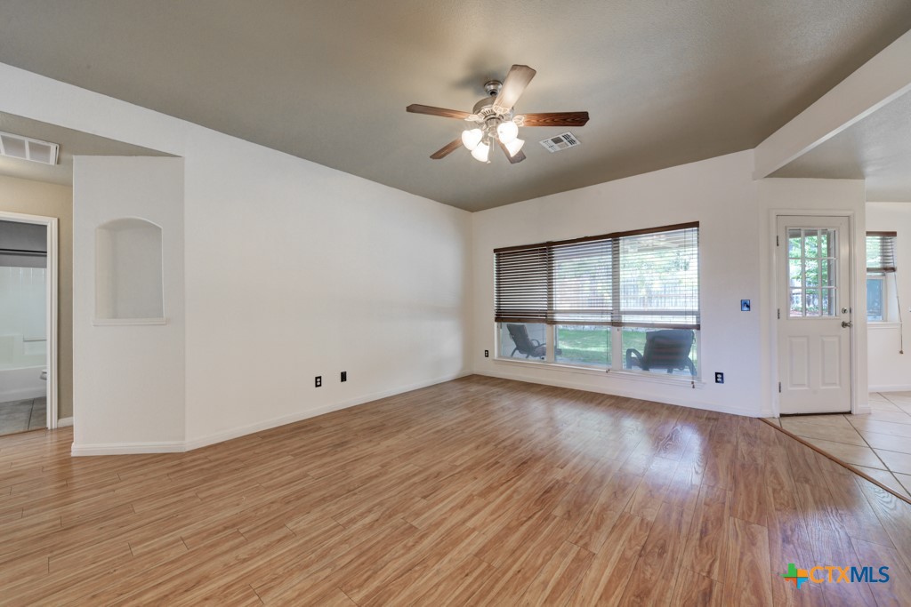 New Braunfels, Texas 78130, United States, 3 Bedrooms Bedrooms, ,2 BathroomsBathrooms,Residential,Pending,45992