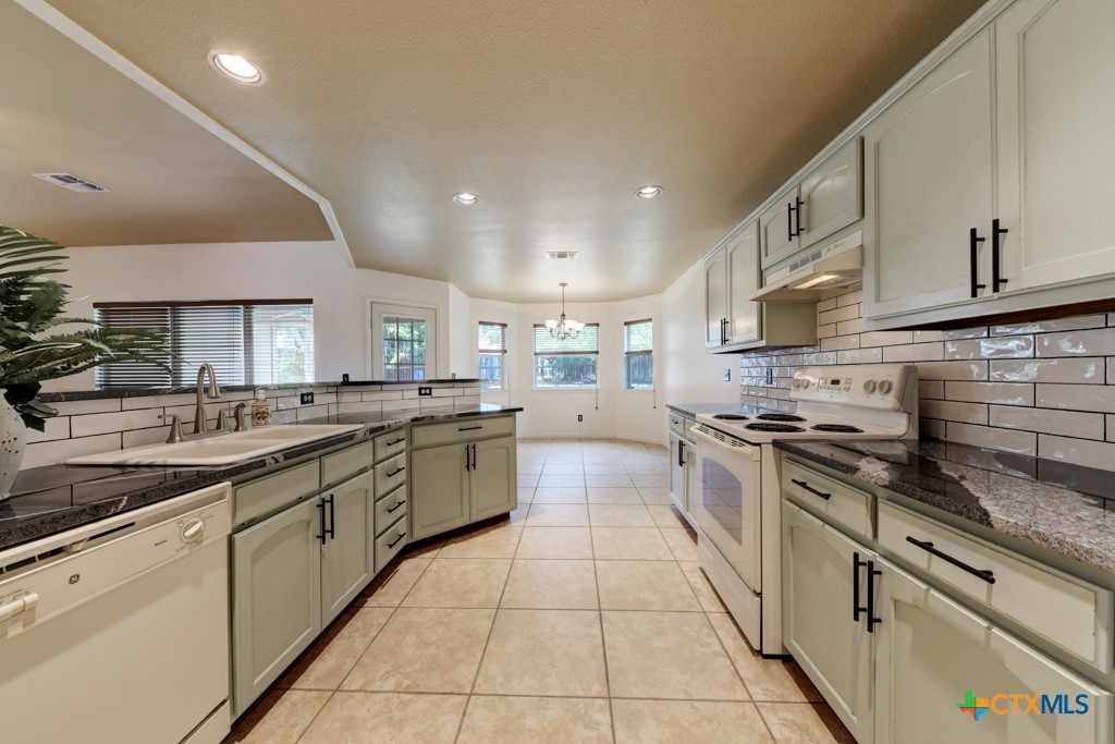 New Braunfels, Texas 78130, United States, 3 Bedrooms Bedrooms, ,2 BathroomsBathrooms,Residential,Pending,45992