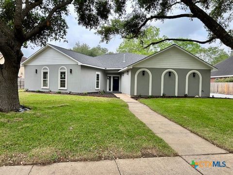 Photo of 114 Chimney Rock Drive, Victoria, TX 77904 (MLS # 611794)
