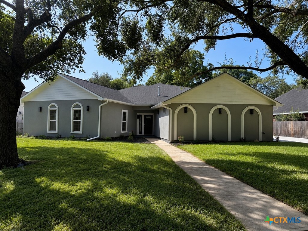 Photo 1 of 25 — 114 Chimney Rock Drive, Victoria, TX 77904