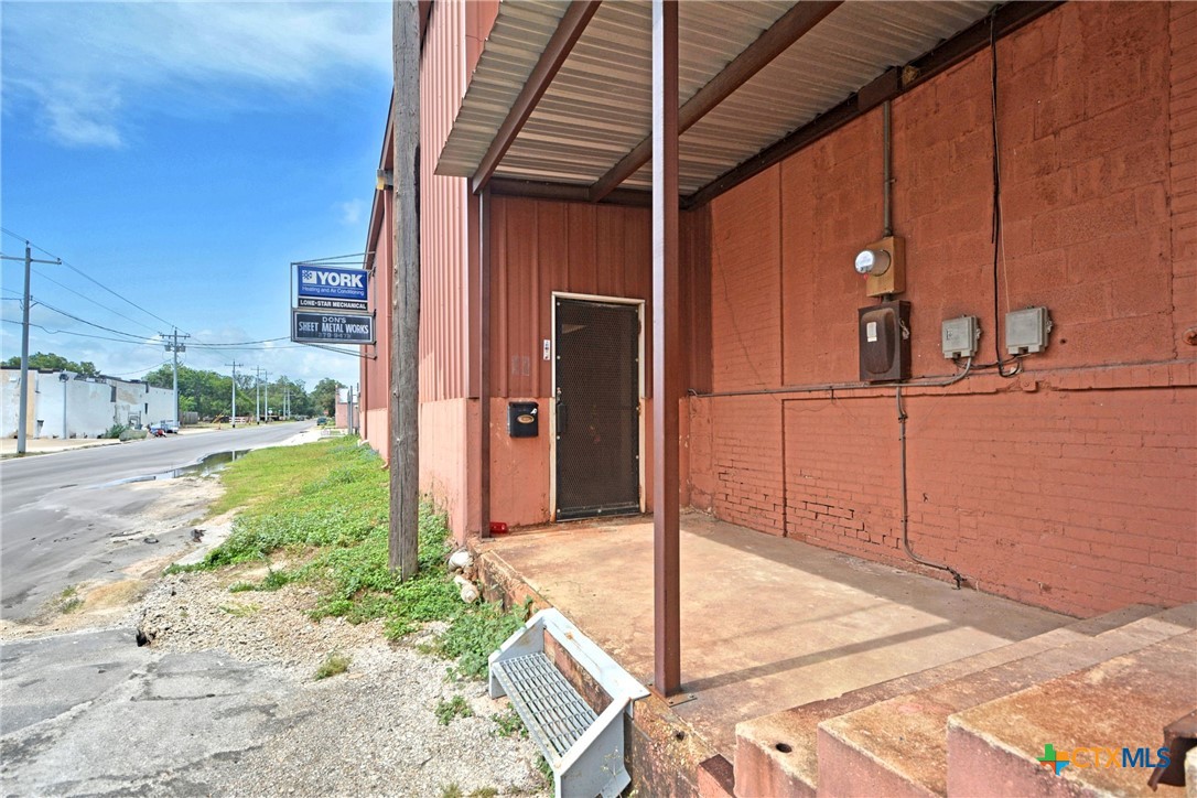 1126 N Bowie Street