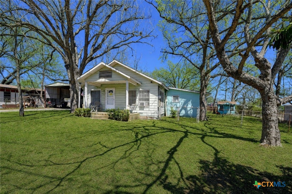 Photo of 1631 E Fannin Street, Luling, TX 78648 (MLS # 628314)