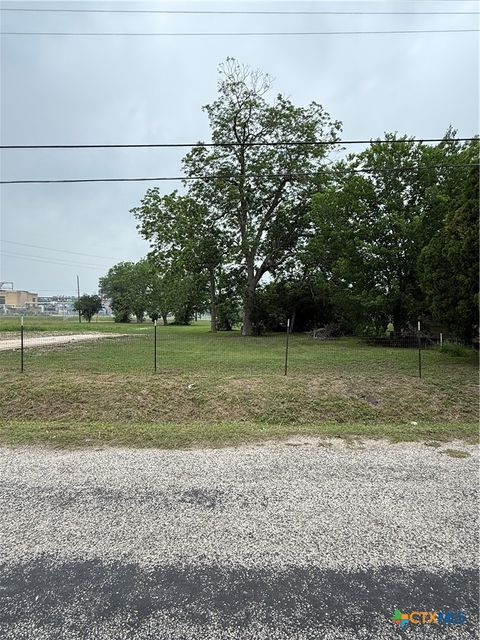 Photo of 1105 S De Leon St. Street, Victoria, TX 77901 (MLS # 612916)