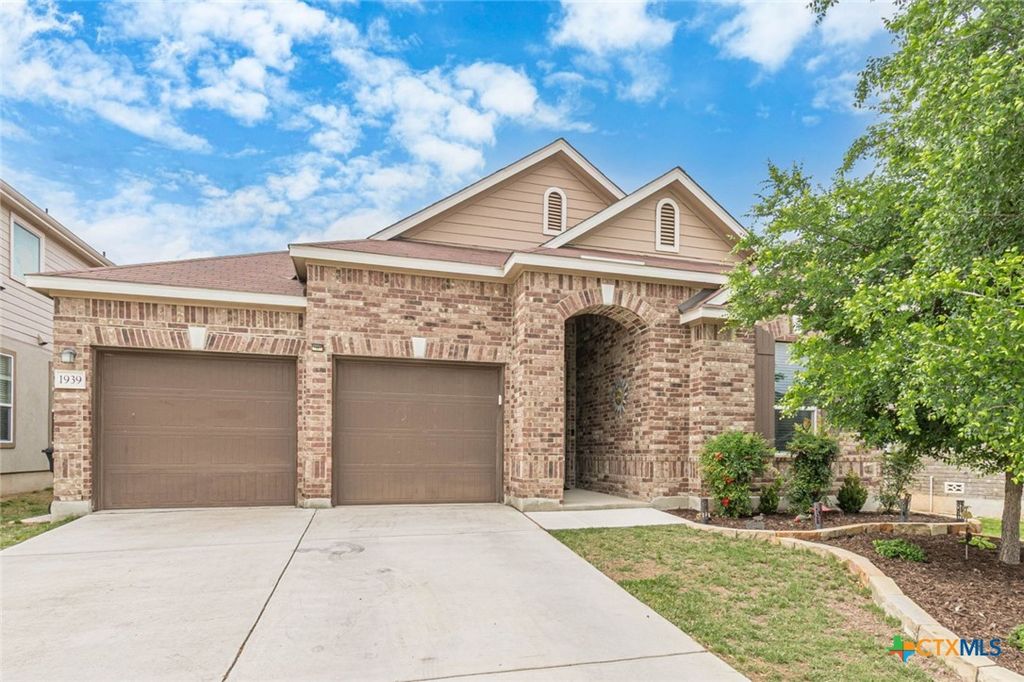 Photo of 1939 Kyle Way, New Braunfels, TX 78130 (MLS # 610284)