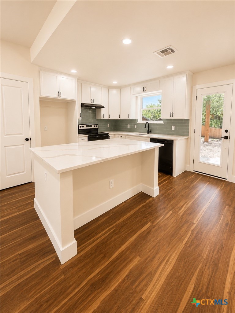 407 E Lamar Avenue