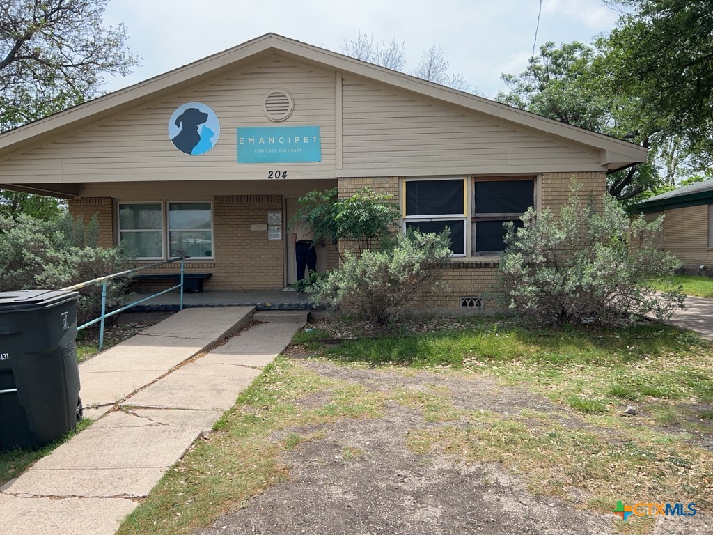 Photo 1 of 11 — 204 W Avenue B, Killeen, TX 76541