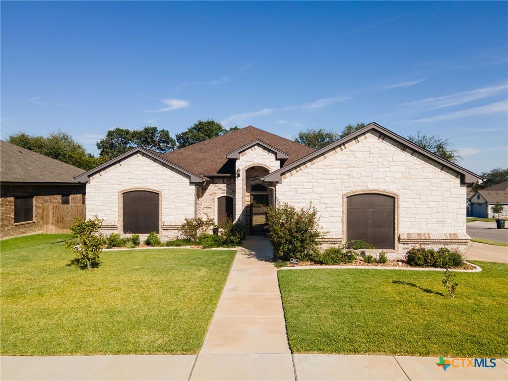 Photo of 8408 Elander Drive, Killeen, TX 76542 (MLS # 622861)