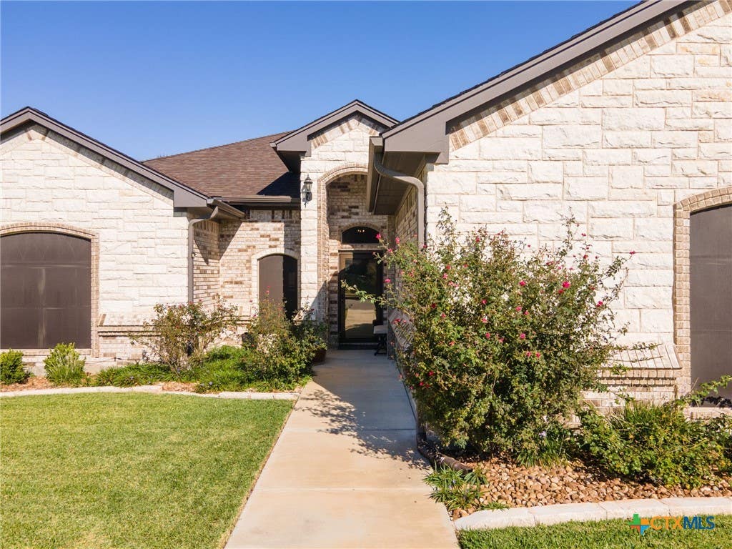 Photo of 8408 Elander Drive, Killeen, TX 76542 (MLS # 622861)