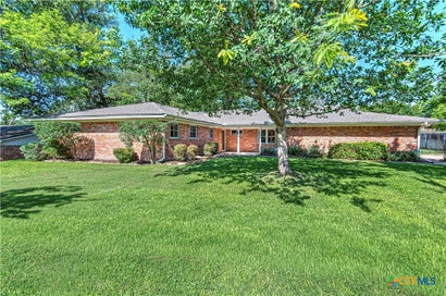 1810 N Beal Street Belton TX 76513