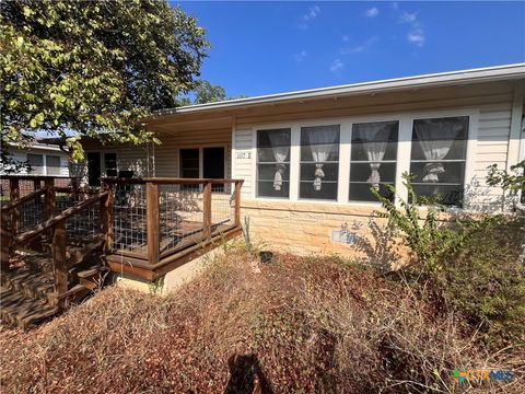Photo of 107 E Holland Street, San Marcos, TX 78666 (MLS # 591726)