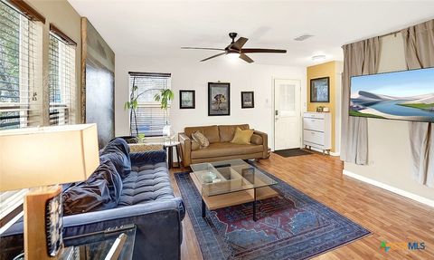 Photo of 117 S Wilson Street, San Marcos, TX 78666 (MLS # 603658)