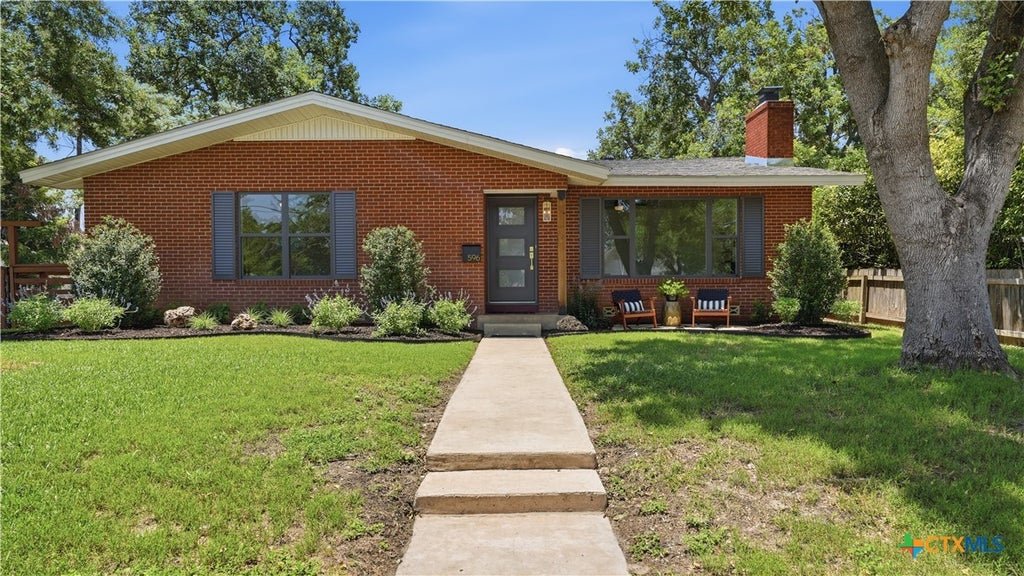 Photo of 596 Willow Avenue, New Braunfels, TX 78130 (MLS # 619462)