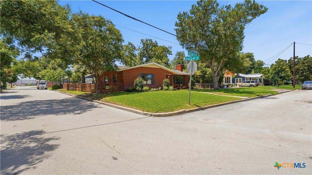 Photo of 596 Willow Avenue, New Braunfels, TX 78130 (MLS # 619462)