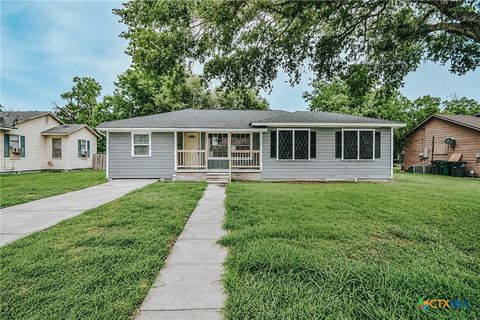 Photo of 606 E Mesquite Lane, Victoria, TX 77901 (MLS # 619702)