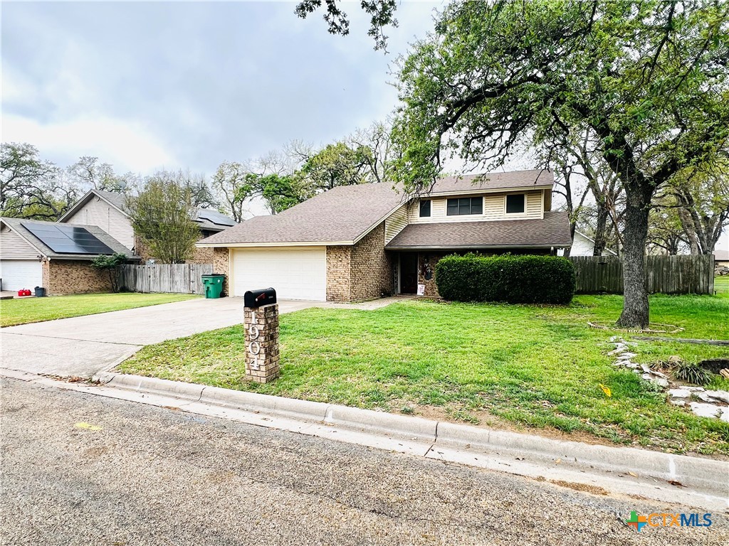 Photo 1 of 21 — 1904 N Hoover Avenue, Cameron, TX 76520