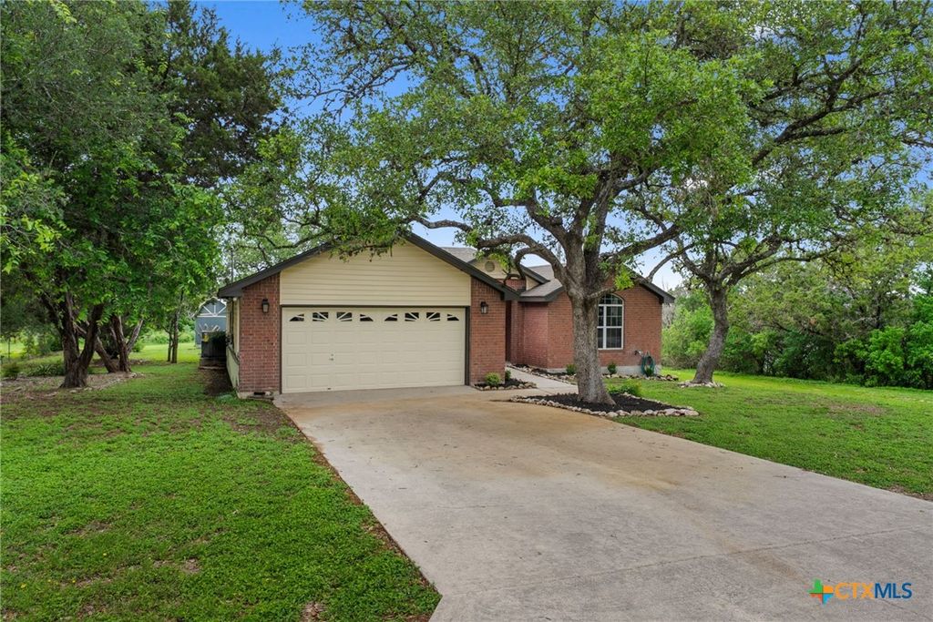 Photo of 126 Hunter Ridge Road, San Marcos, TX 78666 (MLS # 613012)