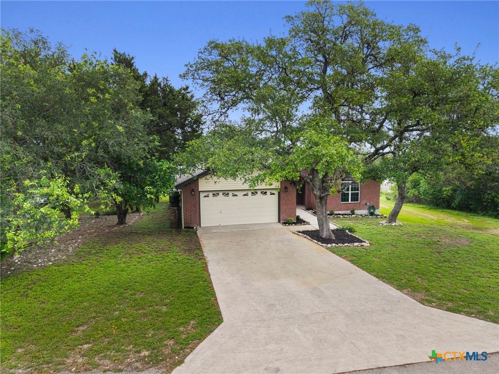Photo of 126 Hunter Ridge Road, San Marcos, TX 78666 (MLS # 613012)