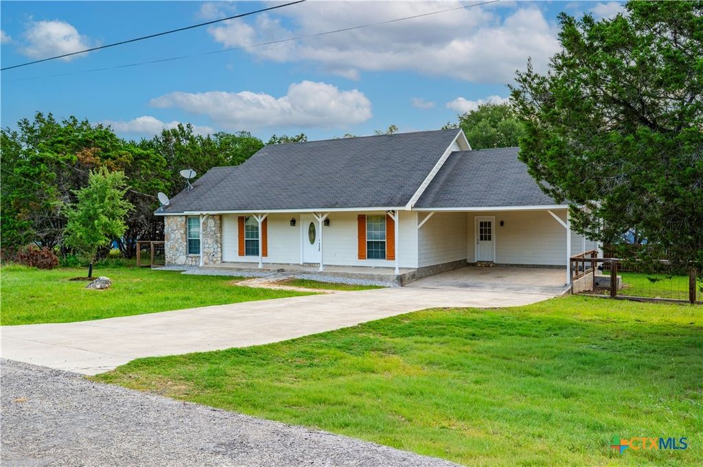 Photo of 1140 Blueridge Drive, Canyon Lake, TX 78133 (MLS # 614614)