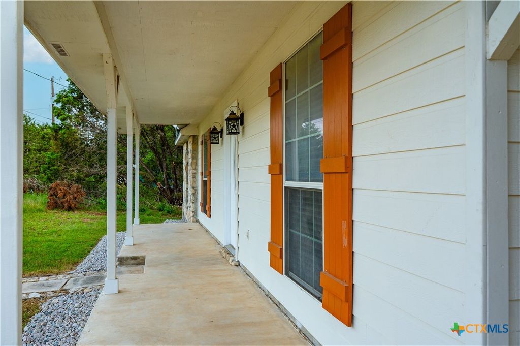 Photo of 1140 Blueridge Drive, Canyon Lake, TX 78133 (MLS # 614614)