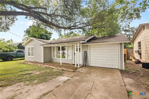 Photo of 509 W Bois D Arc St, Edna, TX 77957 (MLS # 604420)