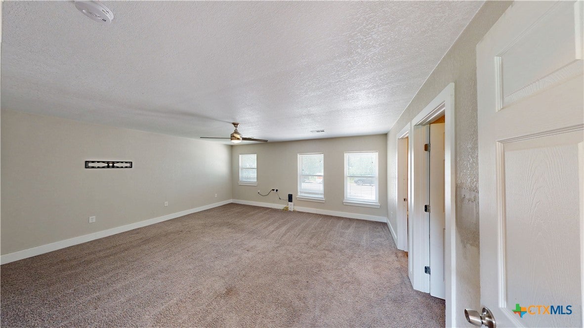 1701 Janis Drive - Photo 3