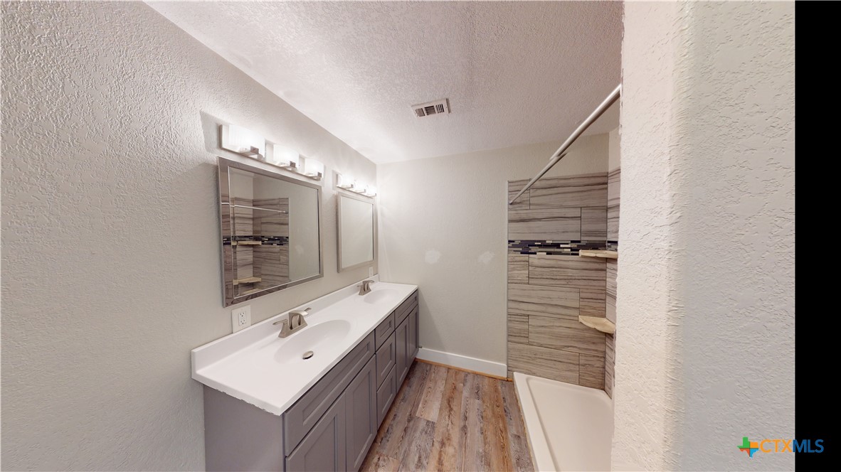 1701 Janis Drive - Photo 4