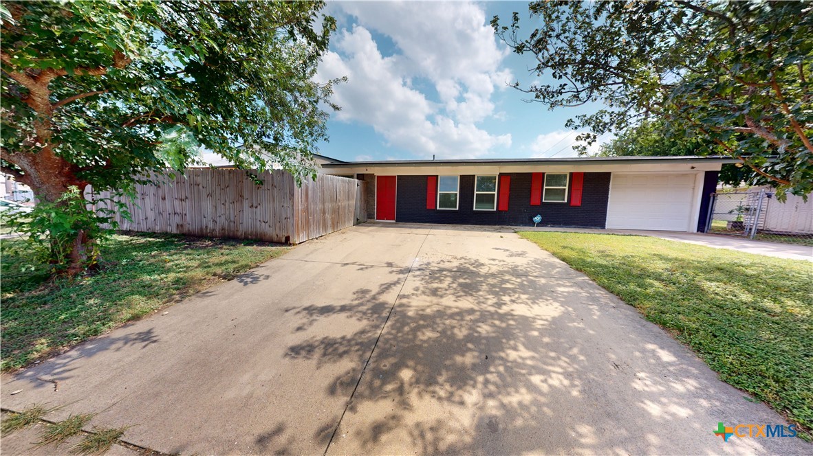 1701 Janis Drive - Photo 2