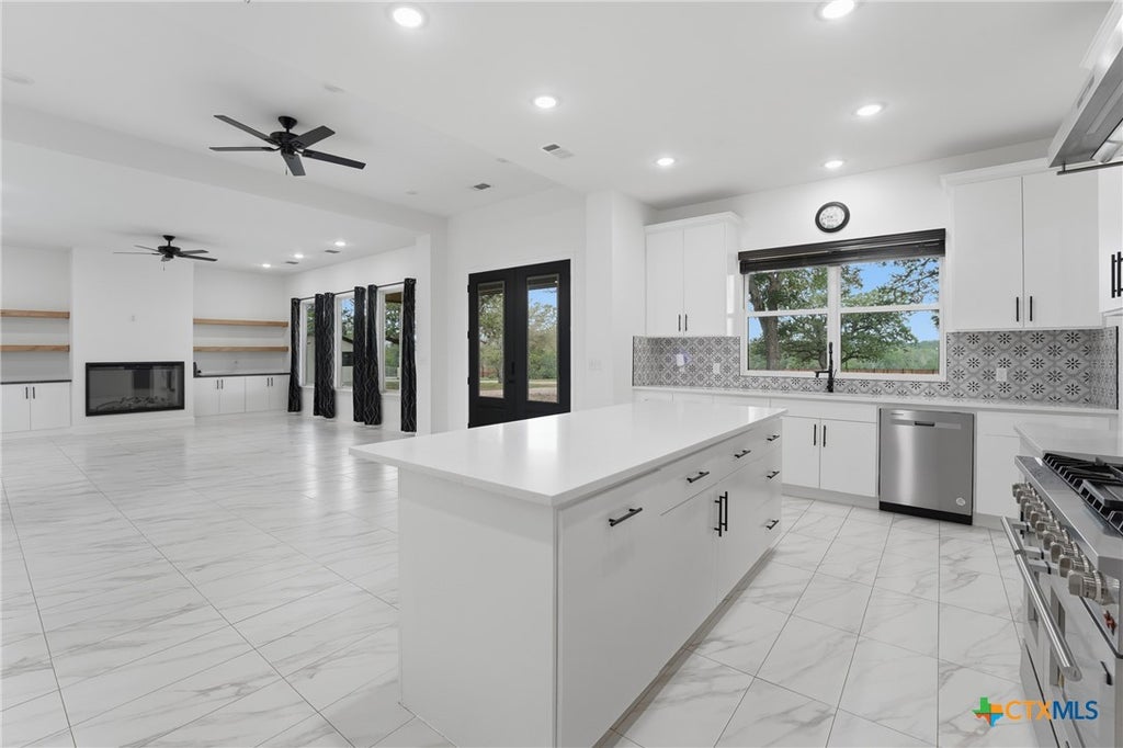 Photo of 1 Post Oak Street, Gonzales, TX 78629 (MLS # 628179)