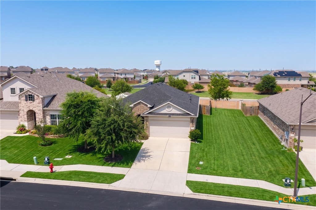 Photo of 340 Shiner Ln LN, Georgetown, TX 78626 (MLS # 623201)