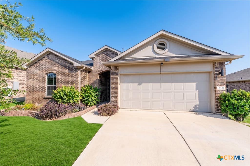 Photo of 340 Shiner Ln LN, Georgetown, TX 78626 (MLS # 623201)