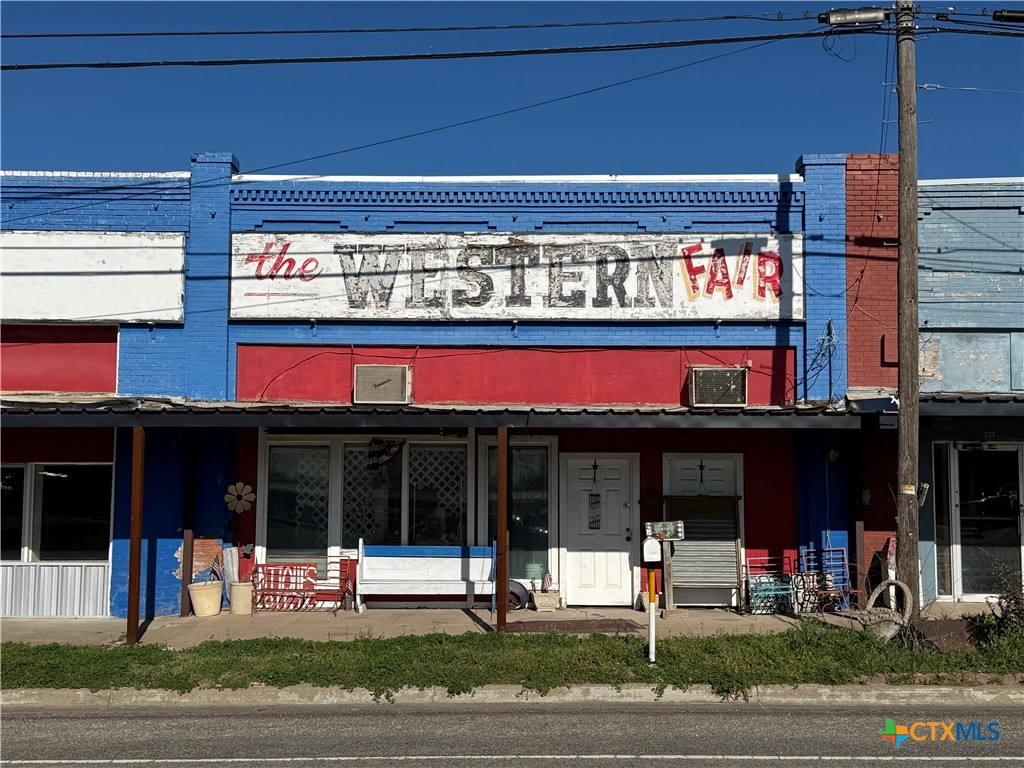 Photo 1 of 6 — 204 E Gassaway, Lott, TX 76656